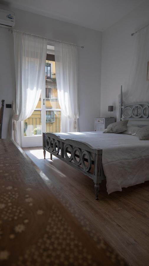 Beautiful Floral Apartment On Navigli ミラノ エクステリア 写真