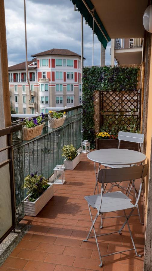 Beautiful Floral Apartment On Navigli ミラノ エクステリア 写真
