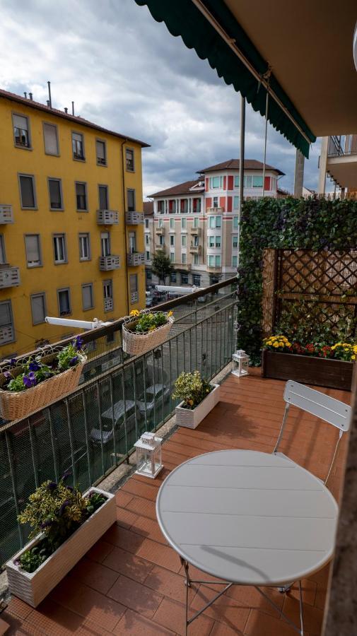Beautiful Floral Apartment On Navigli ミラノ エクステリア 写真