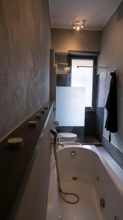 Beautiful Floral Apartment On Navigli ミラノ エクステリア 写真